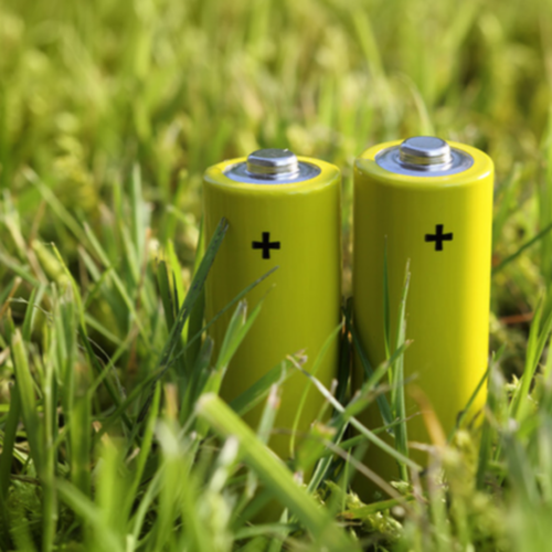 Baterie v trávě